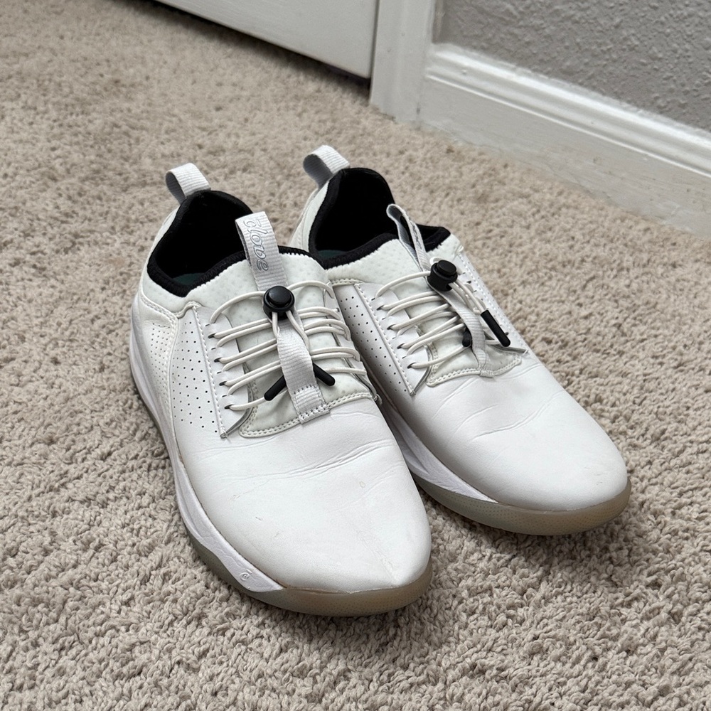 Women’s clove nursing shoes